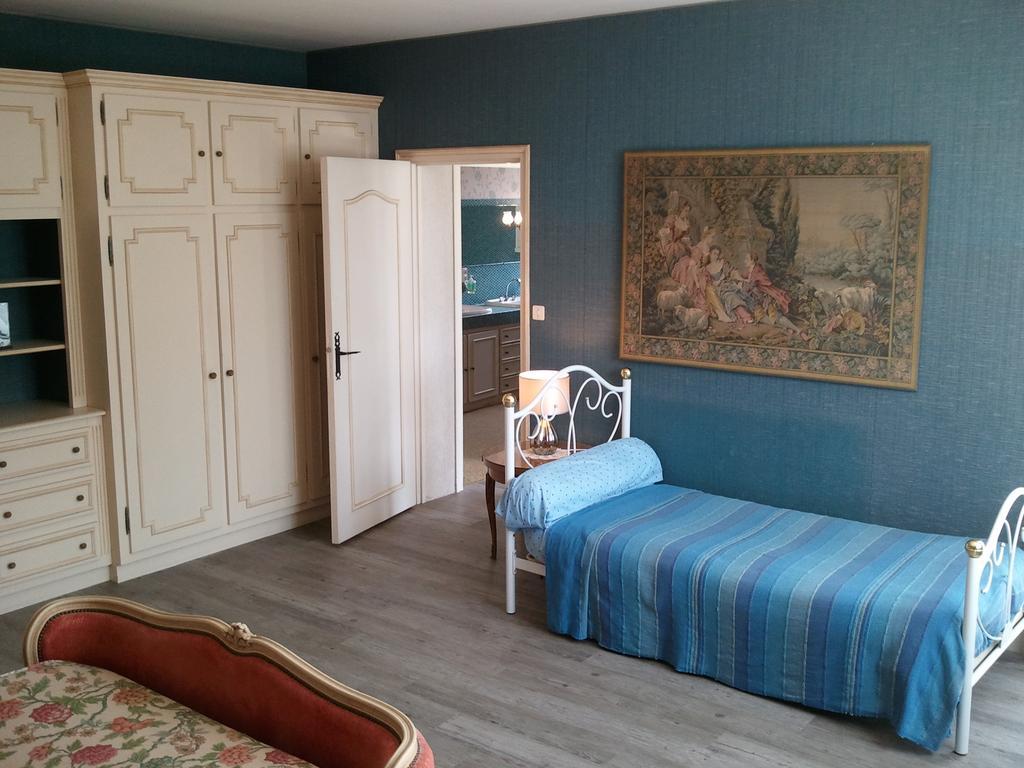 Mas Du Trezon Bed and Breakfast Cholet Eksteriør billede